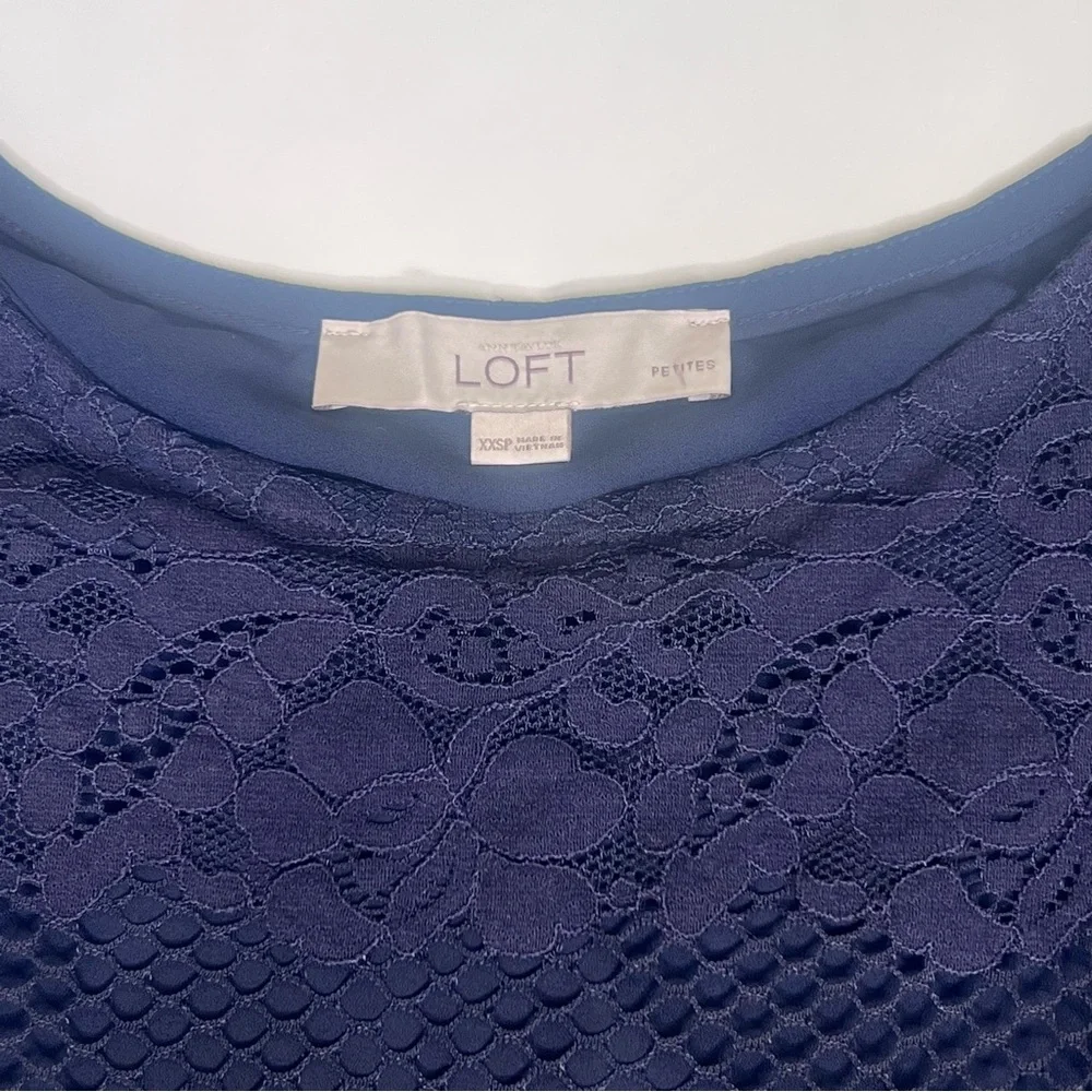 LOFT Lace Overlay Scalloped Hem Sleeveless Lined Navy Blue Top Blouse Size XXSP‎